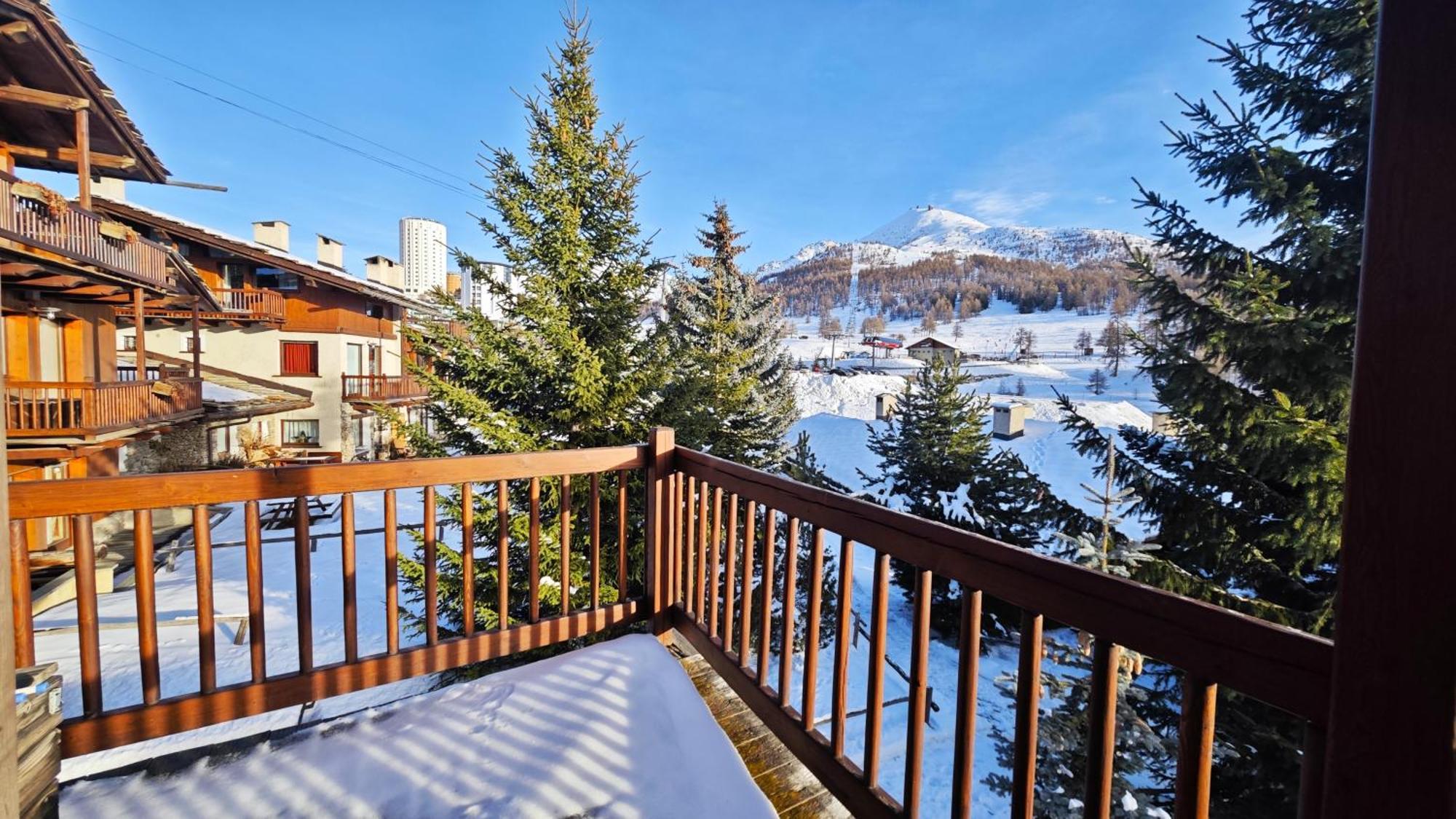 Hostdomus - Imperial Chalet Sestriere Exterior foto